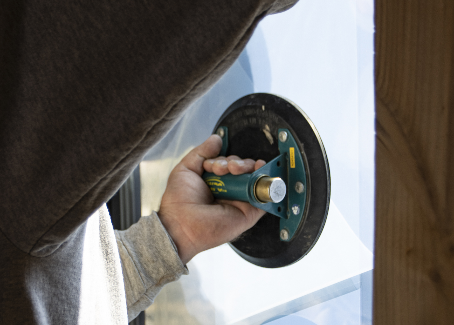 Hand-Held Vacuum Suction Cup Photo 21