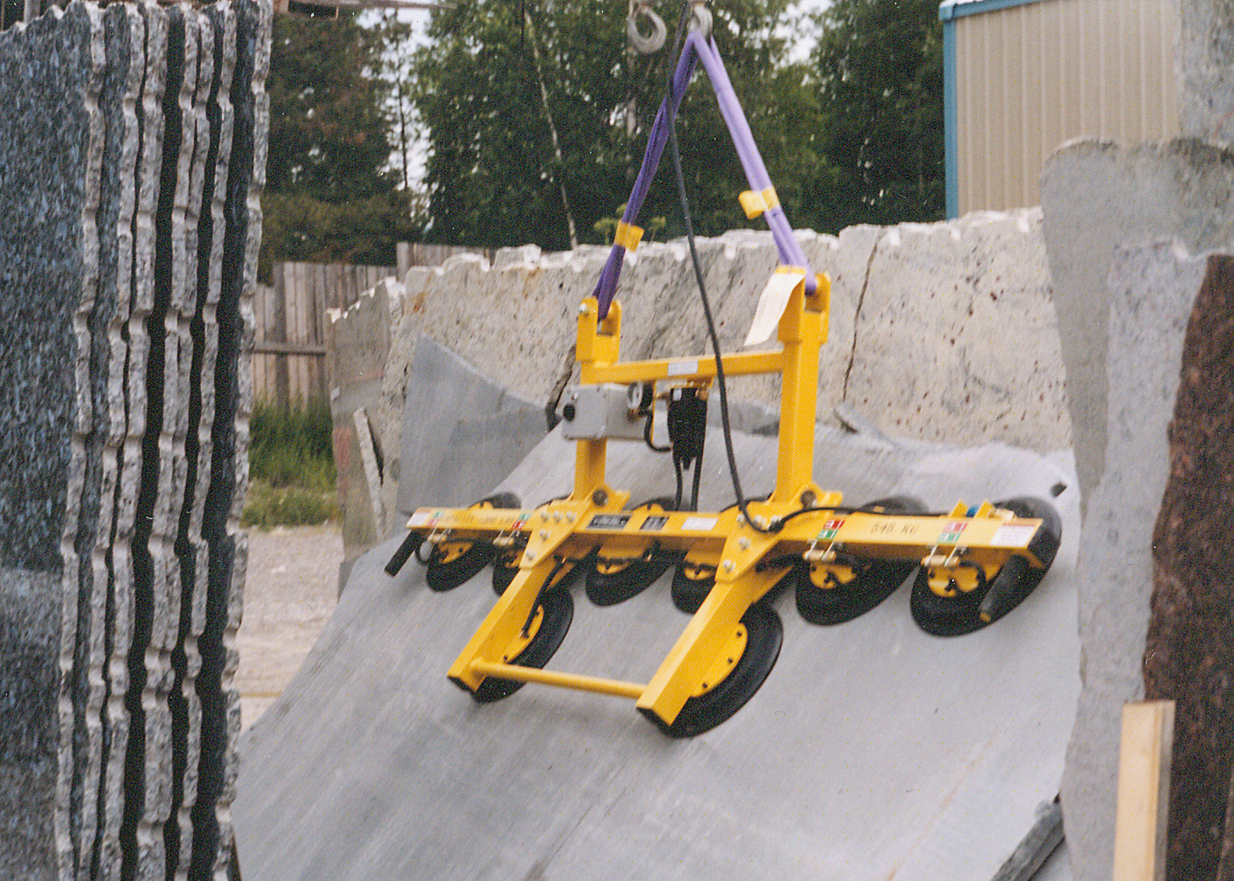Stone lifter in use – photo 11