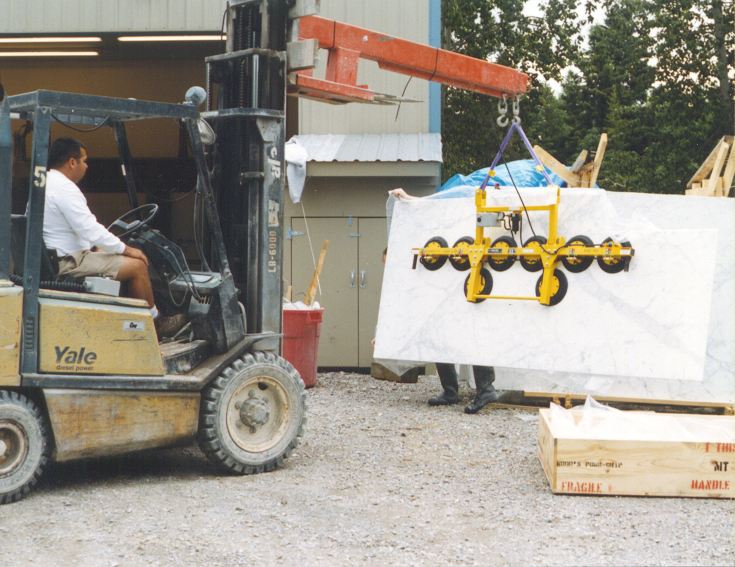 Stone lifter in use – photo 12
