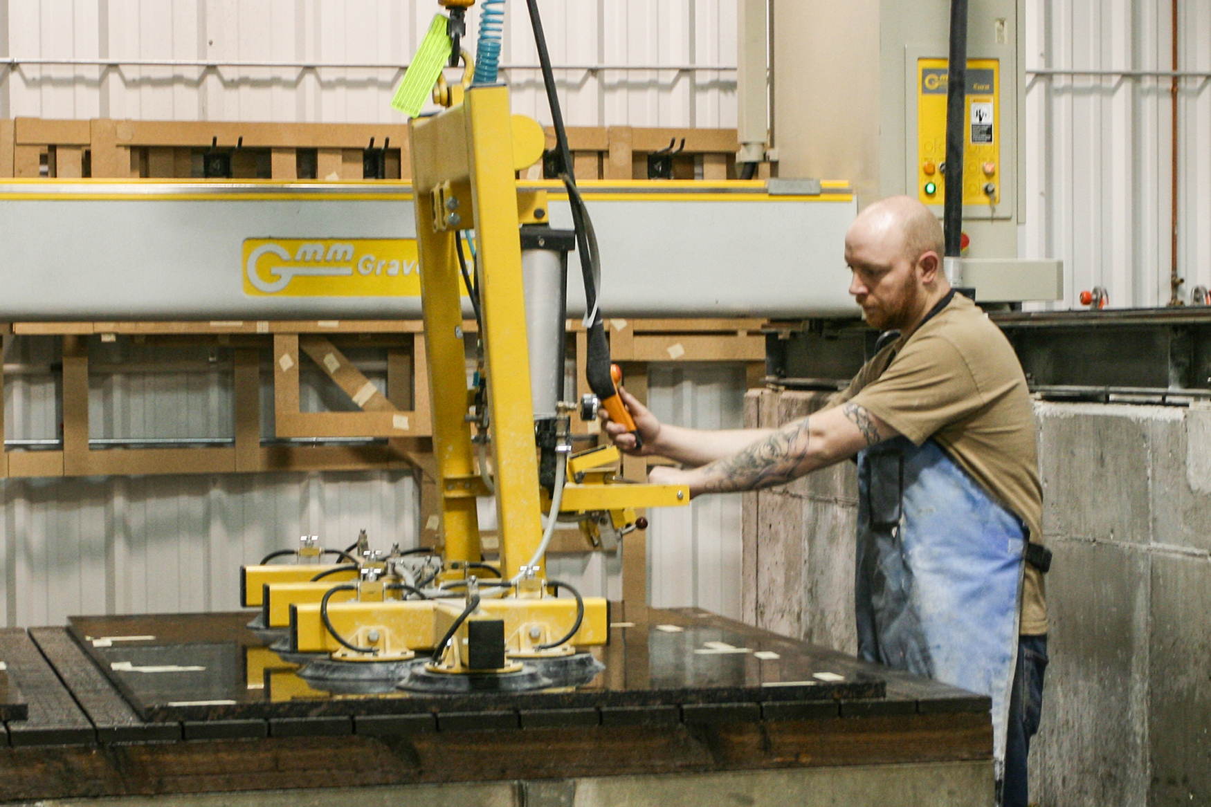 Stone lifter in use – photo 3