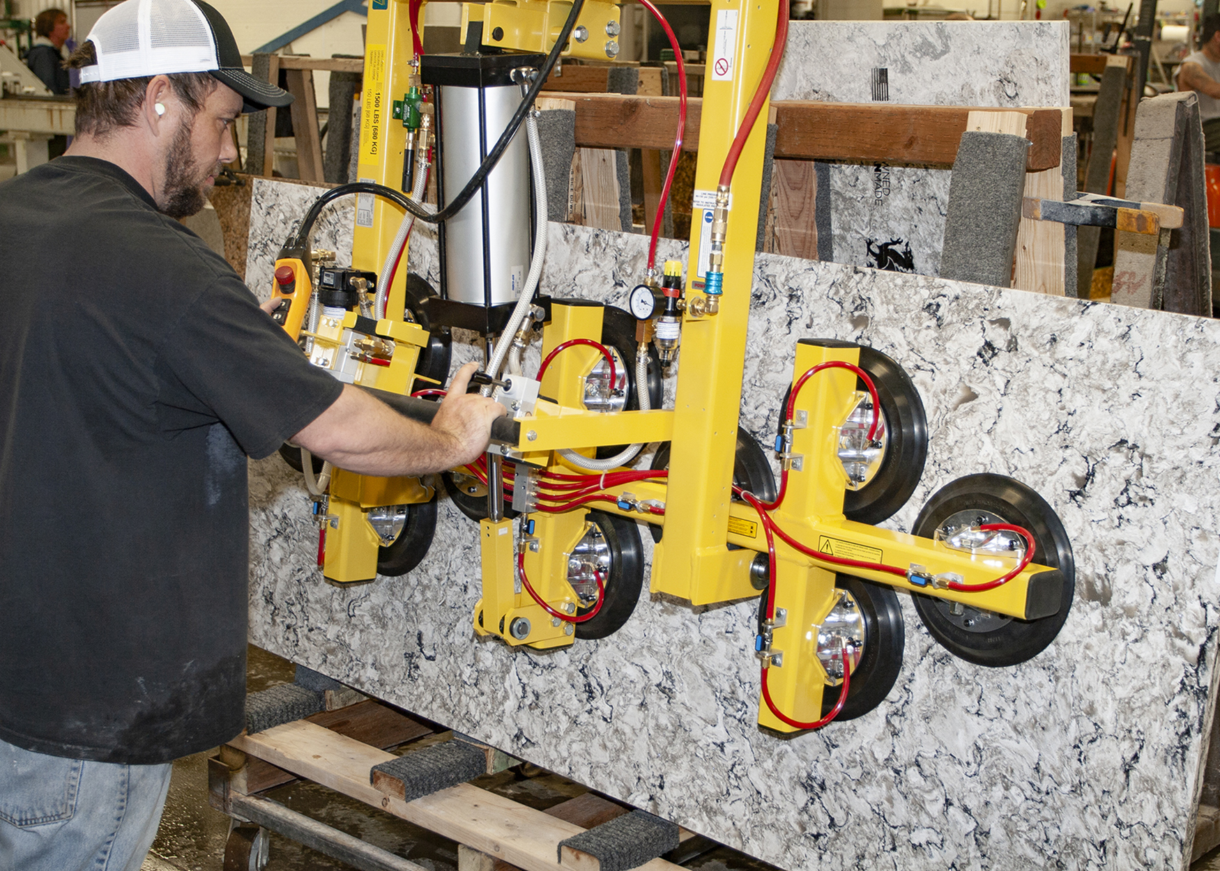 Stone lifter in use – photo 7