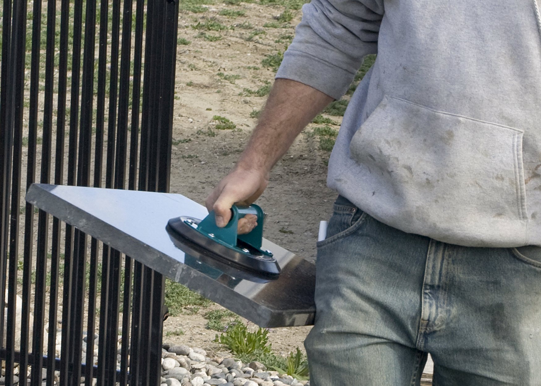 Stone lifter in use – photo 10